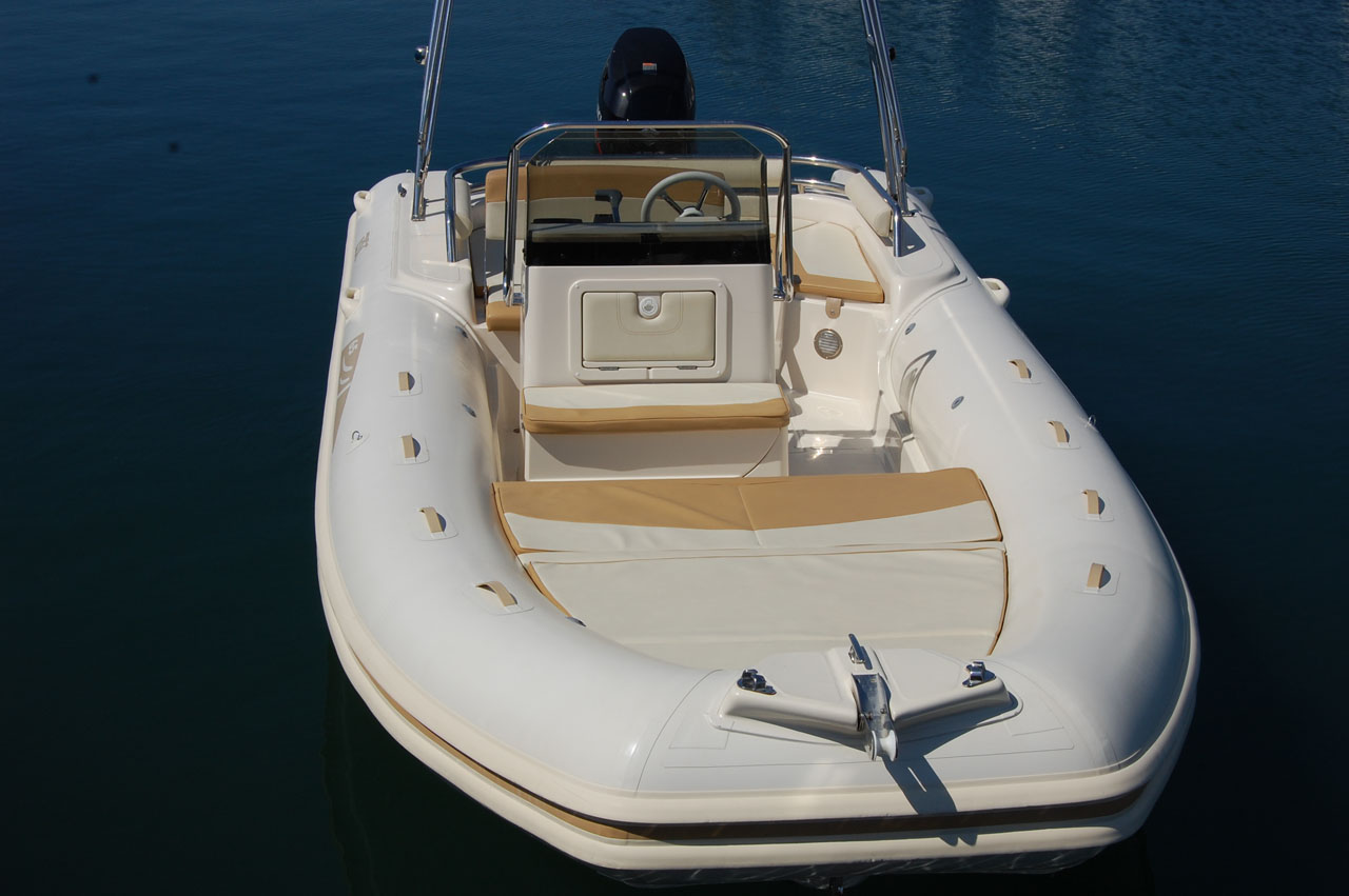 Noleggio gommoni Villasimius BSC 6.10 Classic