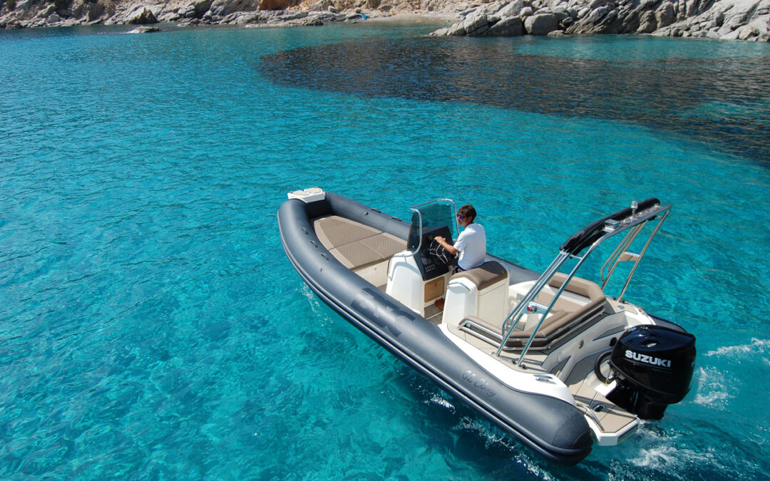 I 10 comandamenti per navigare in gommone e rispettare l’ambiente